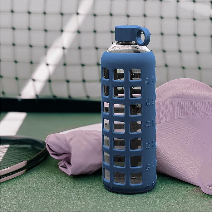 purifyou 40oz / 32oz / 22oz / 12oz Borosilicate Glass Water Bottle with Time & Volume Markers, Silicone Sleeve, Stainless Steel Lid | Reusable Glass Bottle for Water & Juice (22oz Chinese Porcelain)